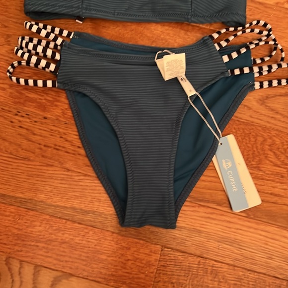 New 2 pc Cupshe bikini swimsuit size small - Picture 3 of 4